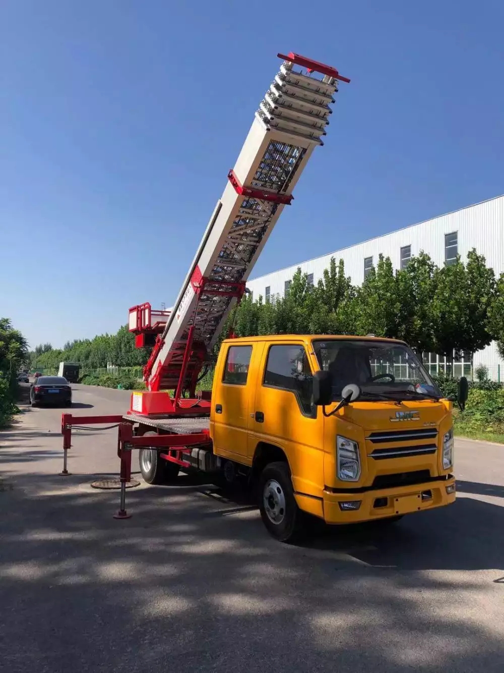 南陵县附近的云梯车出租服务：轻松解决高空作业需求